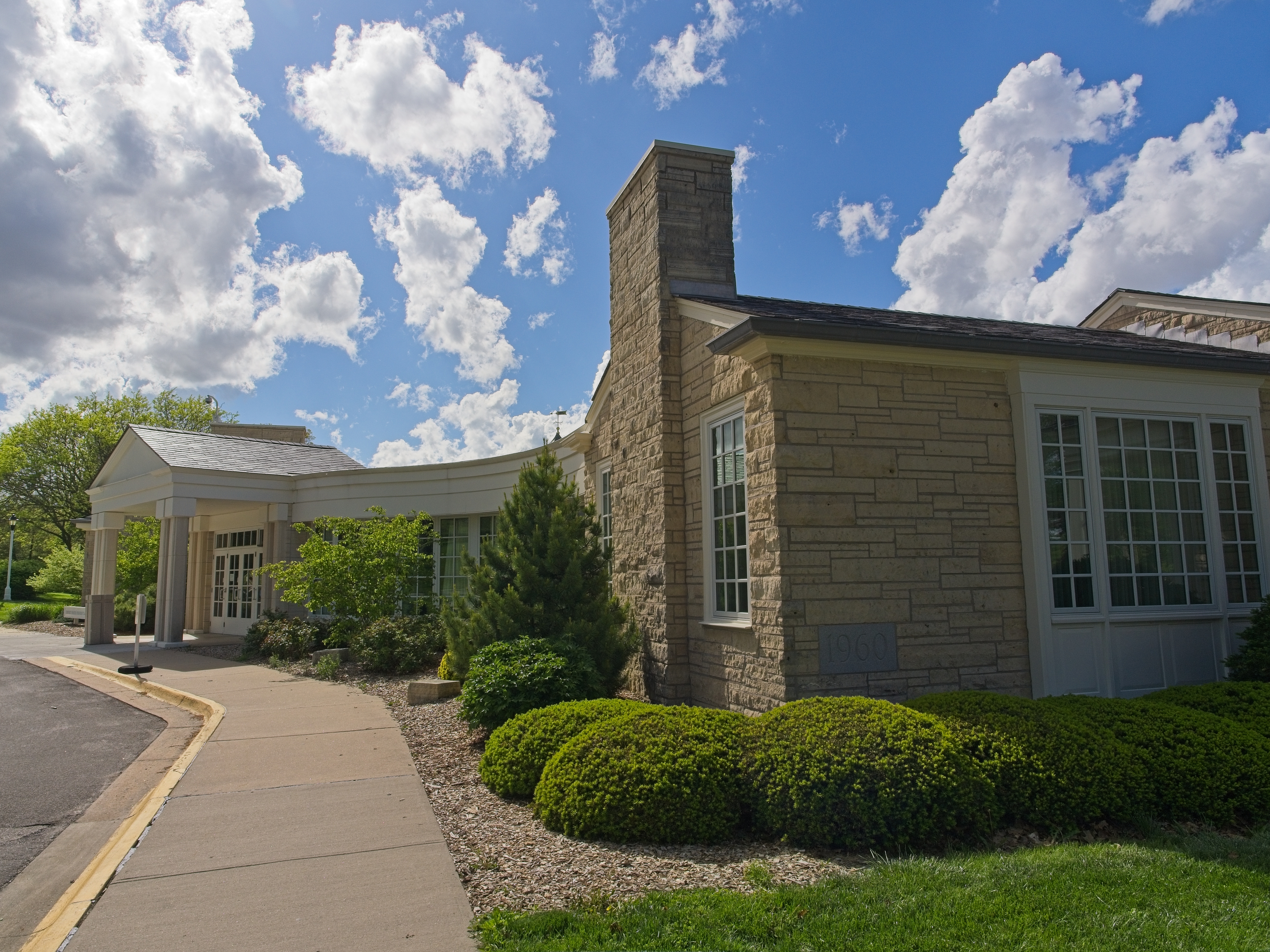 Side of commercial property landscape